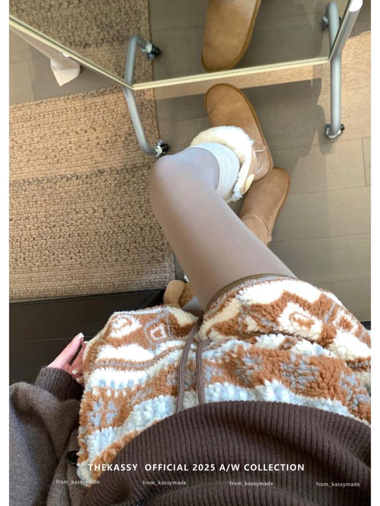 Women's High-Waisted Casual Caramel Lamb Wool Shorts - Winter Loose Fit Fair Isle Pattern