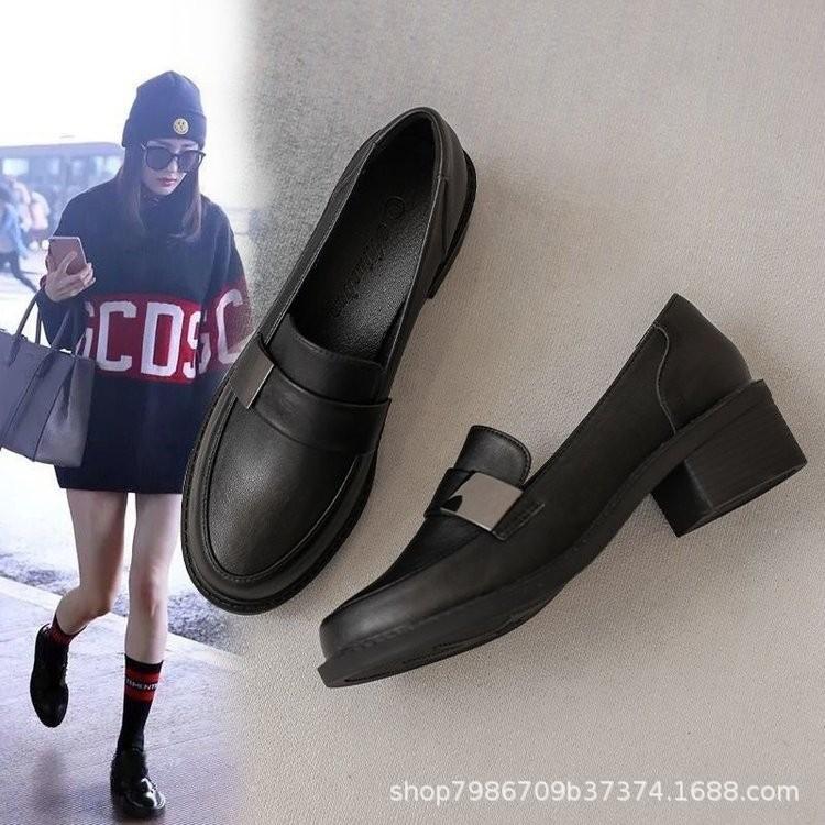 

Маленькие кожаные туфли женские зимние 2024 года в британском стиле черного цвета Doudou мягкая подошва высокий каблук повседневные универсальные бархатные новые одинарные туфли 35 чёрный