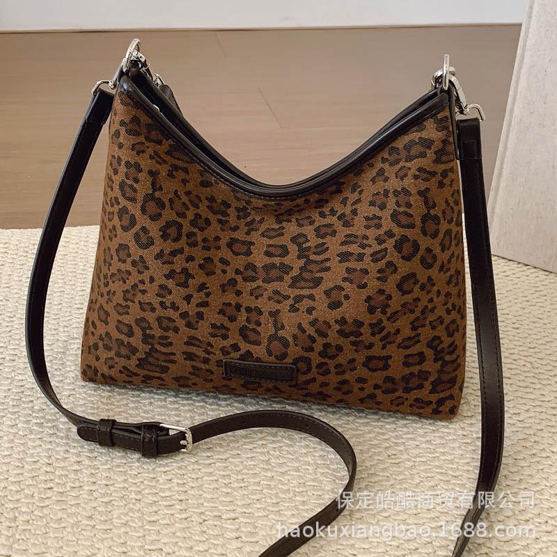 Leopard print bag women's large capacity 2025 new autumn and winter casual shoulder underarm bag versatile work commuter tote bag