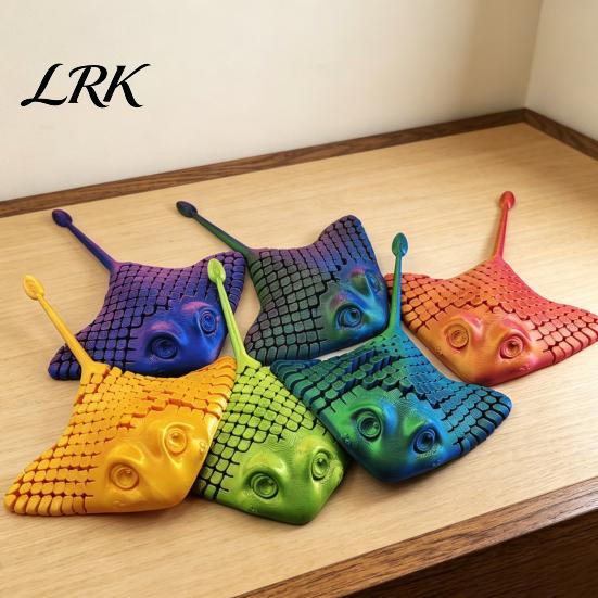 Manta Ray Toy 3D Printed Fidget Toy, Articulated Stress Relief Ocean Sea Creature Figurine Flexible Animal Figurine, Desk Decoration for Home Office
