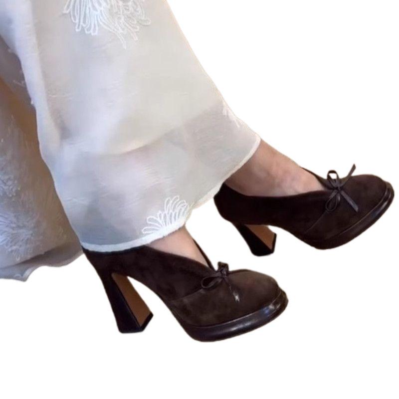 2026 Autumn/Winter Vintage Brown Bow Suede Mouth Thick French High Heels