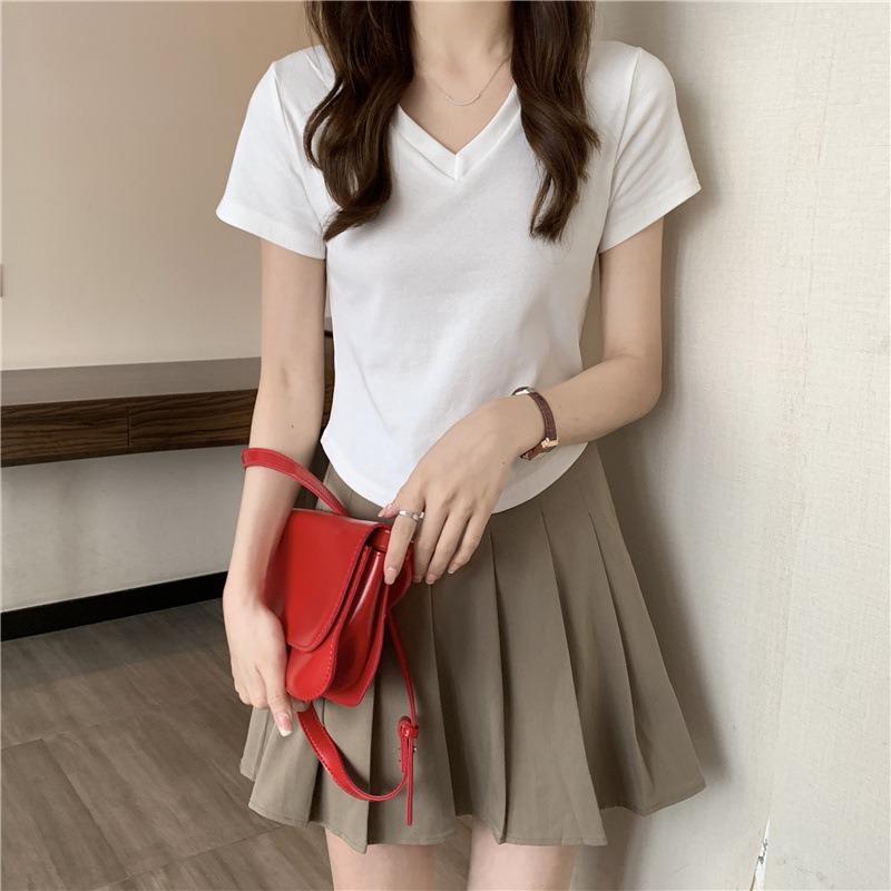 Women Solid V Neck Short Sleeve Curved Hem Slim Fit Cropped Casual Basic Tee Shirt