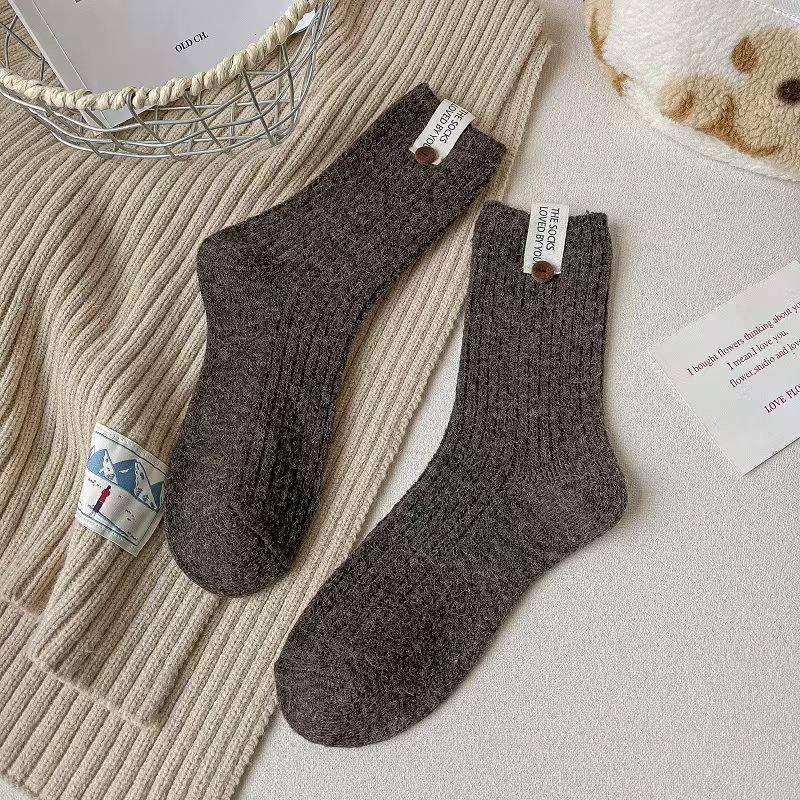 Autumn and Winter Fabric Label Button Wool Socks, Women's Mid-calf Socks, Solid Color Thickened Warm and Versatile Pile Socks