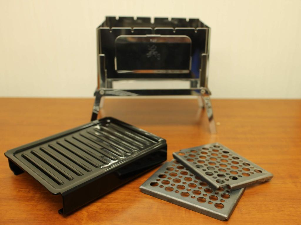 Wara's Compact Bonfire Grill B-6-kun with Heat-Resistant Coated Grill Pan (3-Piece Set)