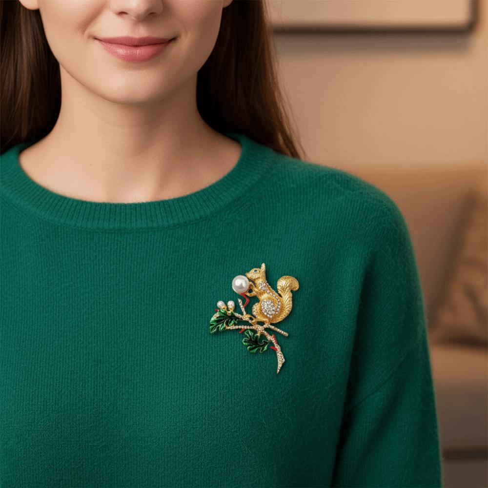Cartoon Animal Enamel Squirrel Brooch Rhinestone Studded Pearl Animal Lapel Pins Men/Women