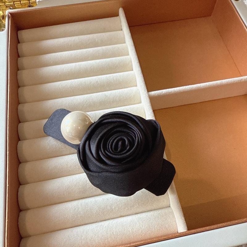 

Korean Retro Satin Rose Hairpin for Women, High Quality, Elegant and Exquisite Hair Clip