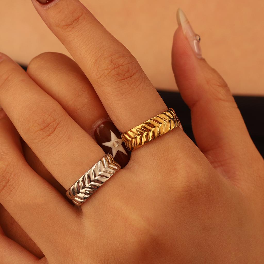Fashion stainless steel leaf ring French retro opening adjustable ring light luxury finger ring