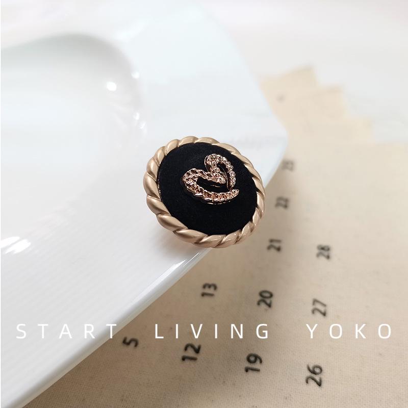 25mm Heart-Shaped Black Button with Gold Rim for Coats and Jackets