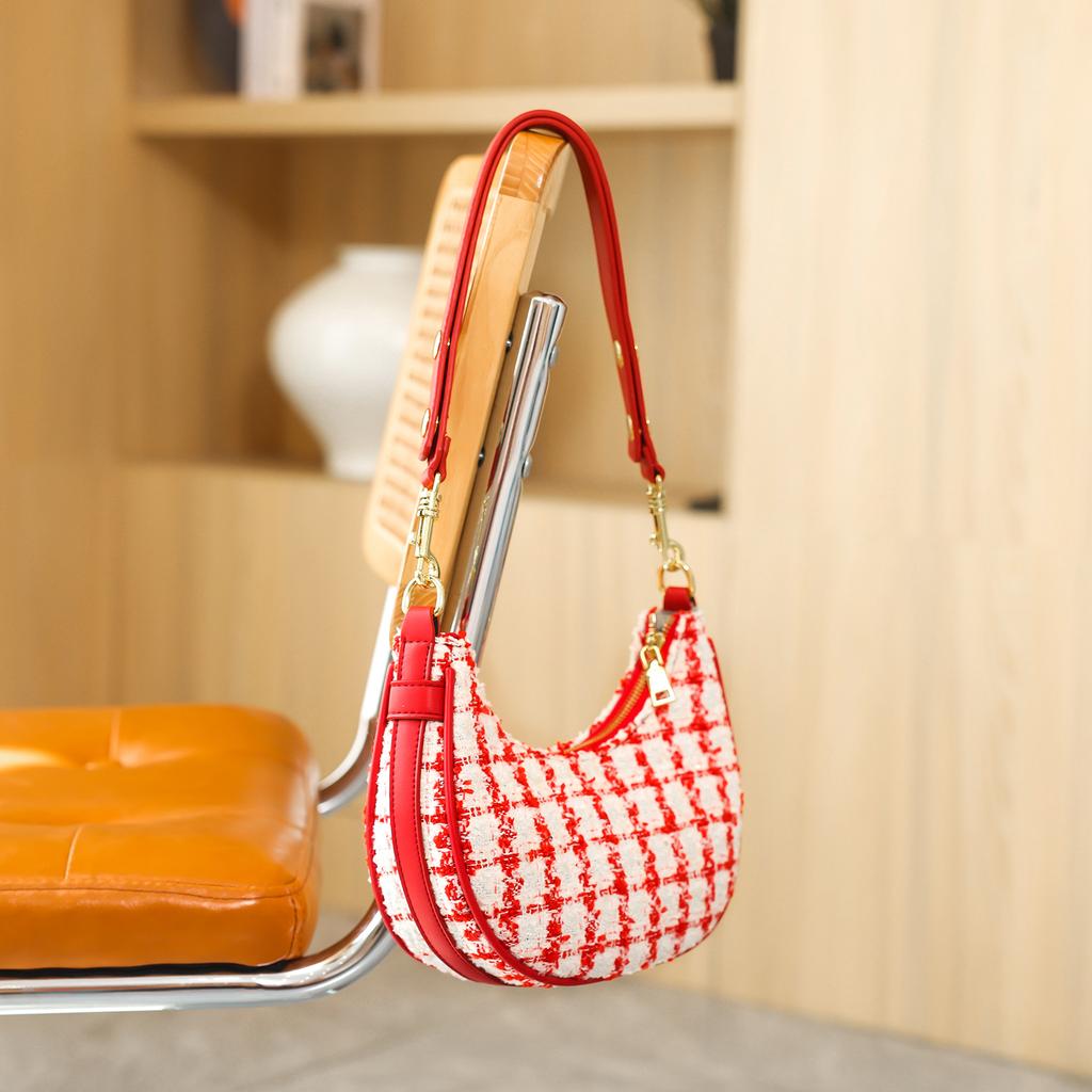 2024 Fall/Winter New Fashionable Niche Design Woolen Underarm Bag with a High-End Feel, Single-Shoulder Crossbody Dumpling Bag