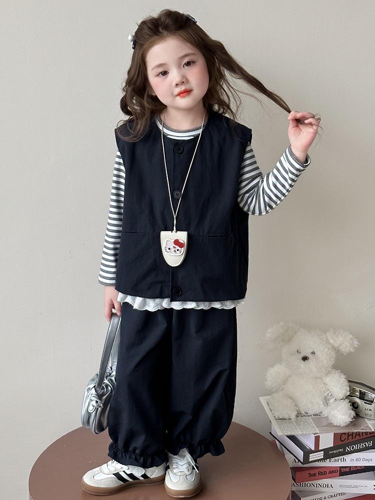 Girls' Korean Style Autumn Vest Three-Piece Outfit: Trendy, Casual, and Beautiful
