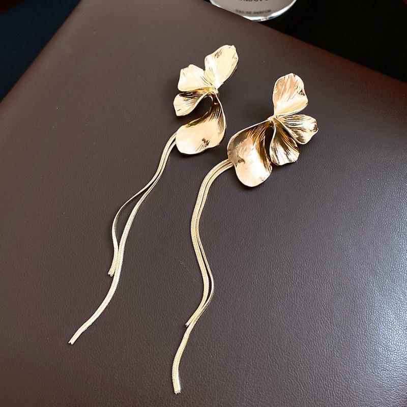 Silver needle petal long fringed metal stud earrings cold style fashion earrings exquisite design niche earrings