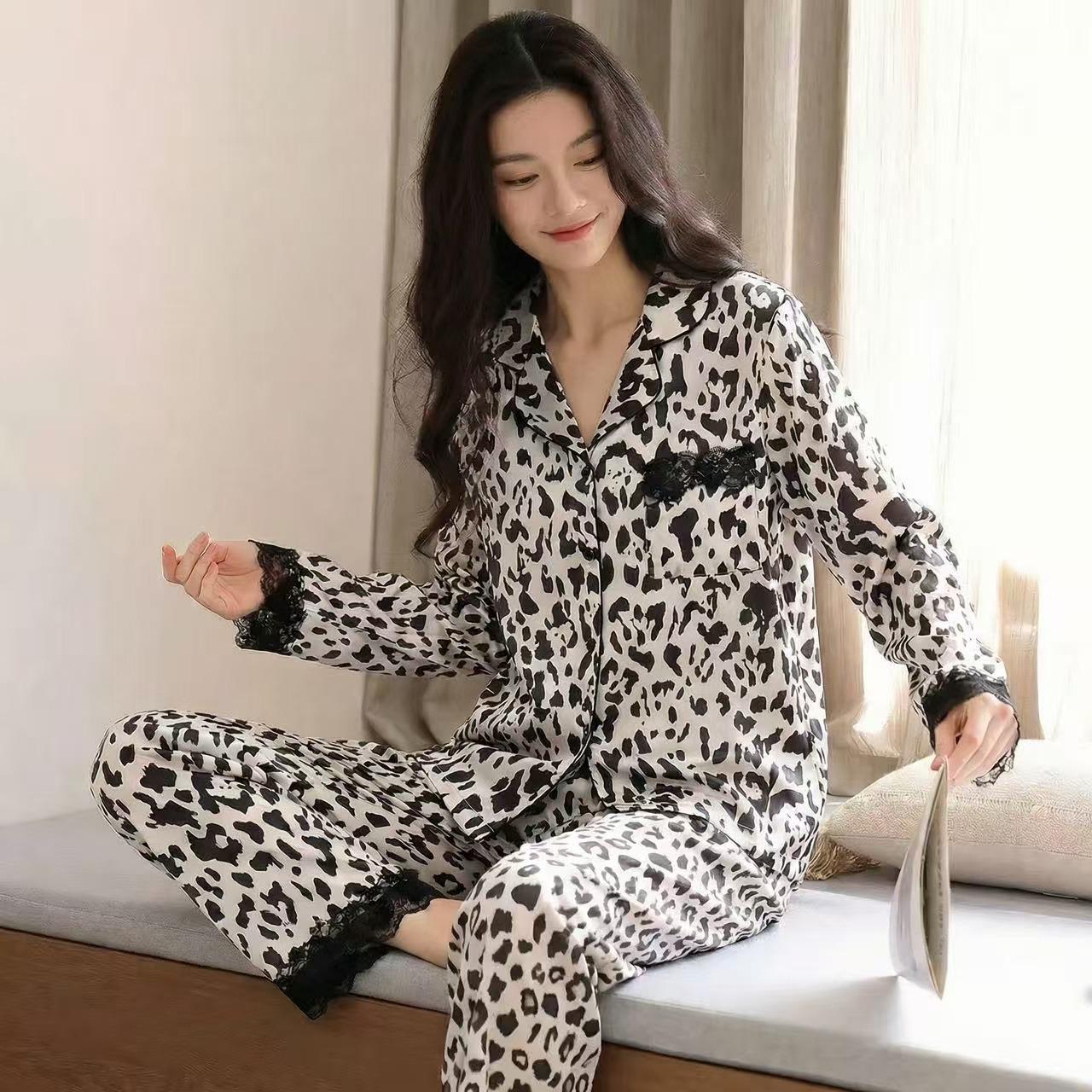 

Qiaobasen Black & White Leopard Print Ice Silk Pajamas - Long Sleeve, Long Pants Wear for Spring & Autumn. L