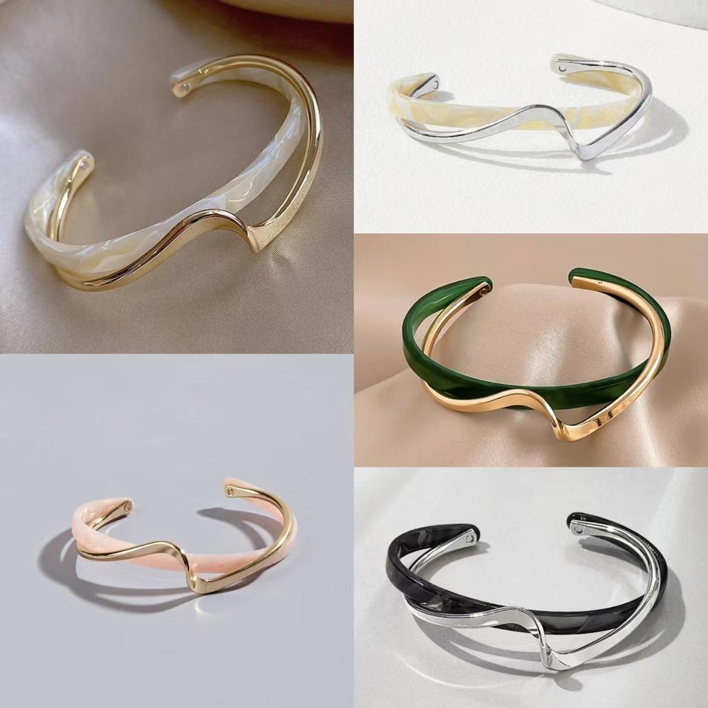 Eco-Friendly Alloy Open Cuff Bracelet Adjustable Size Lightweight Durable Modern Design Suitable for Daily Wear and Special Occasions