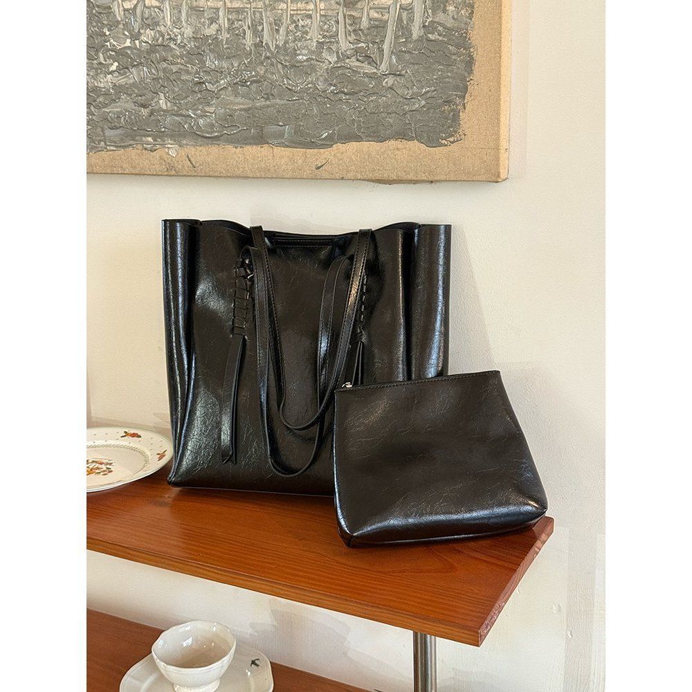 Large-capacity Retro Commuter Shoulder Bag, High-end and Casual Tote Bag