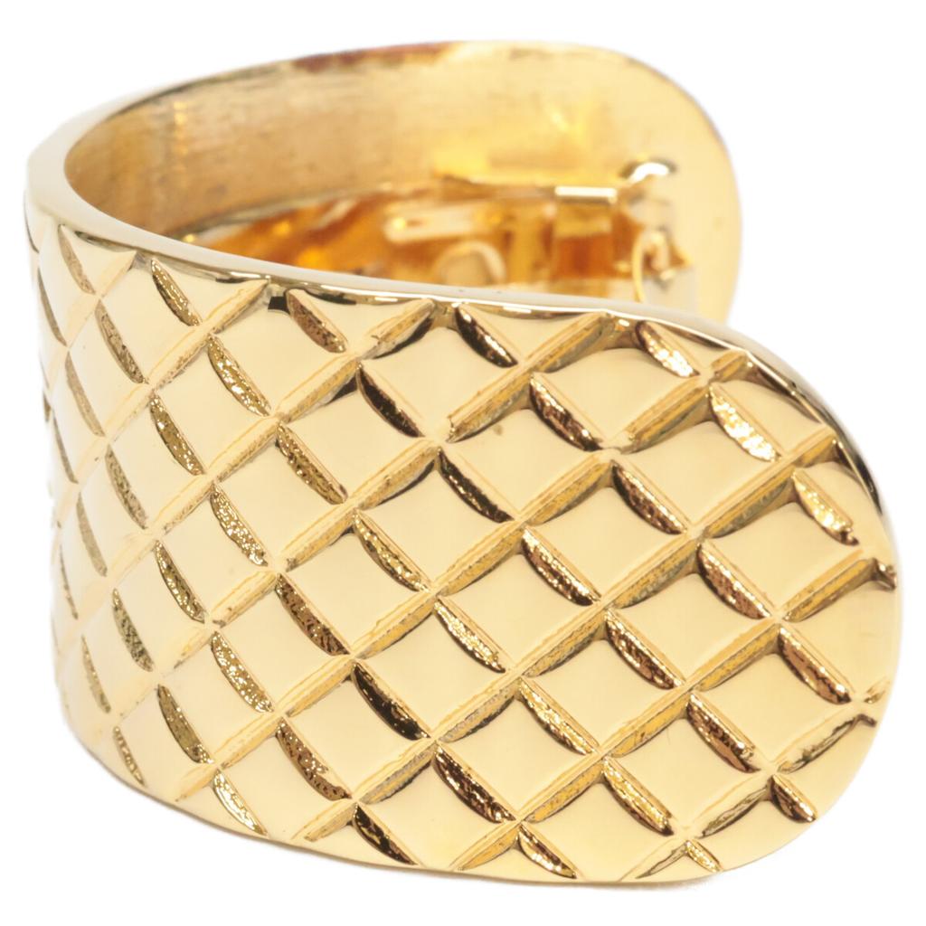 CHANEL Excellent condition 99P Vintage Matelasse Metal Quilted CC Logo Barrette Hair Clip hair accessory goldUsed