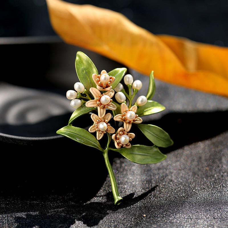 Vintage Floral Brooch Pin With Alloy Material For Wedding Gift And Souvenir