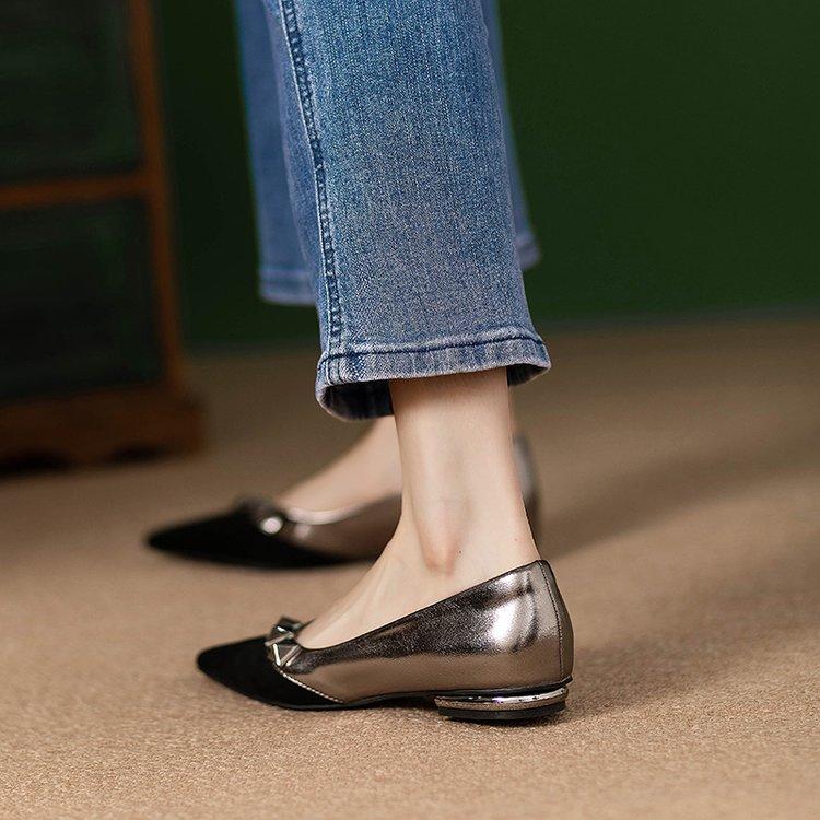 

[Youshilai] 2025 spring and autumn new pointed head shallow mouth flat bottom rivets versatile commuter work single shoes women 40