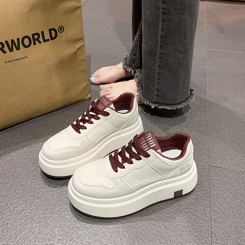 

Thick-soled soft leather little white shoes women s 2025 spring and autumn new popular versatile super fire height increase lightweight s 35
