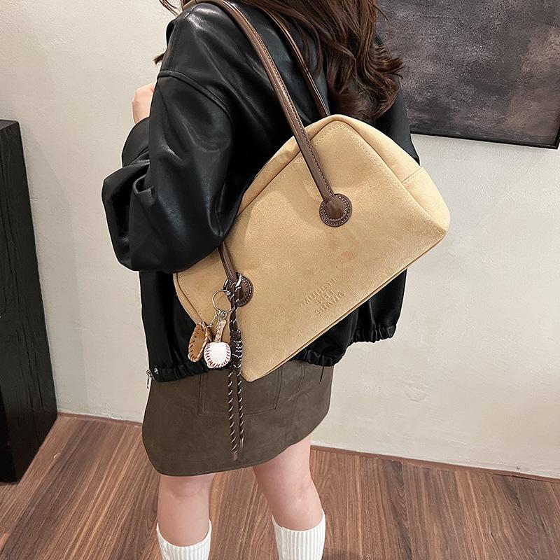 This year's popular bag women's large-capacity 2025 new autumn and winter retro matte shoulder bag commuter pillow bag