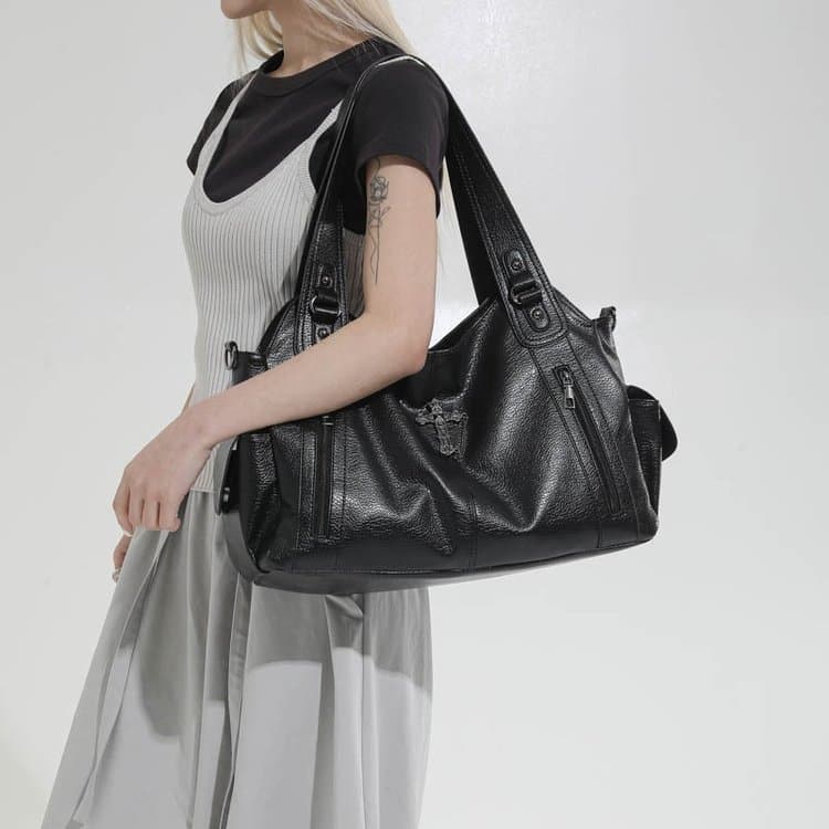Retro locomotive wind large capacity shoulder armpit bag