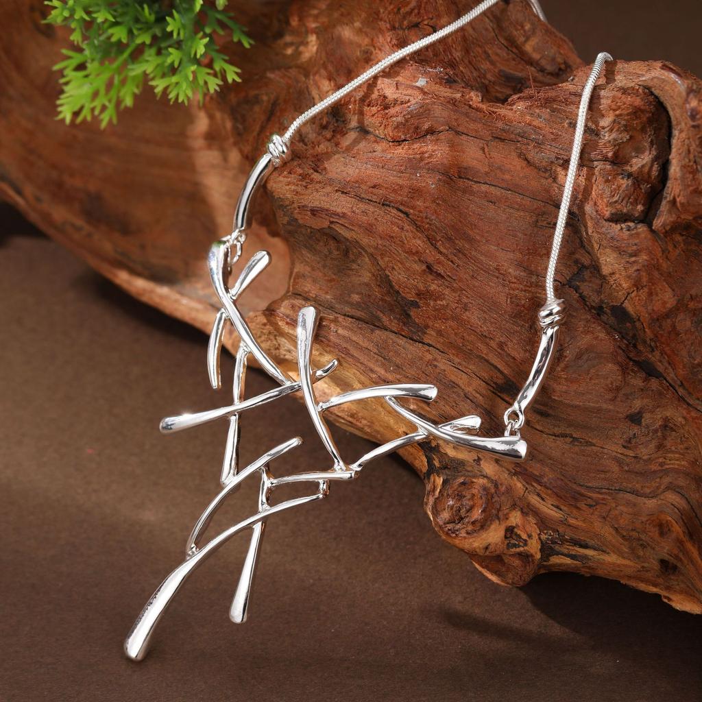 Collier exagéré en forme de bois de renne de Noël, collier polyvalent en forme d'élan à lignes géométriques haut de gamme pour femme