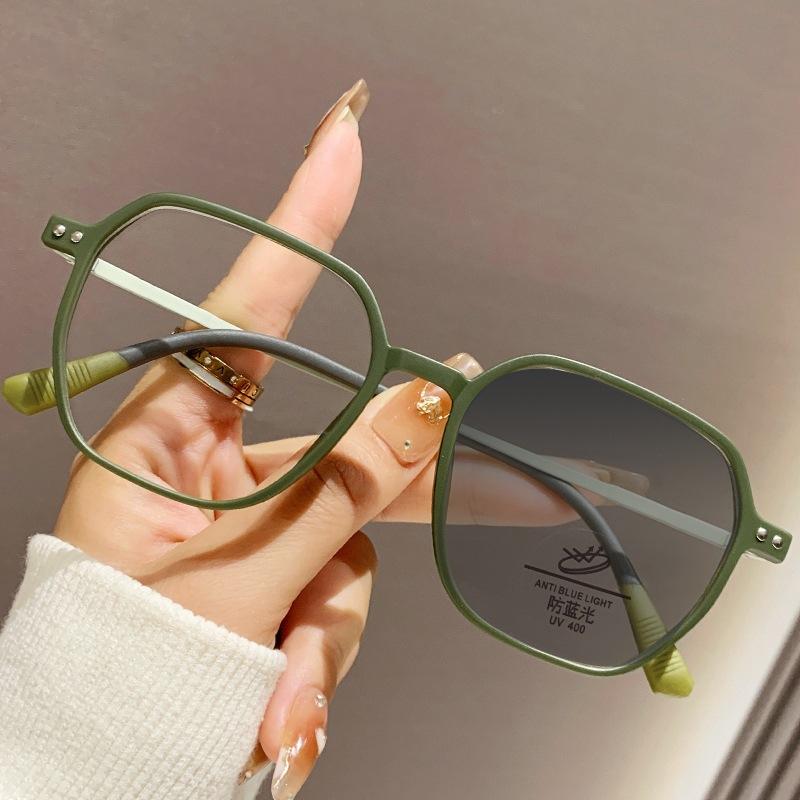 

Men And Women New Large Frame Photochromic Myopia Glasses Fashionable Full-Rim Hd Myopia Glasses Outdoor Color-Changing Glasses 0