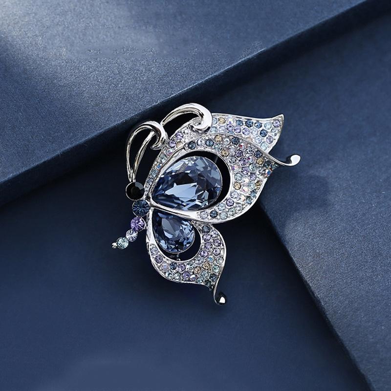 

Butterfly Rhinestone Brooch: Retro Waterproof Crystal Pin for Women