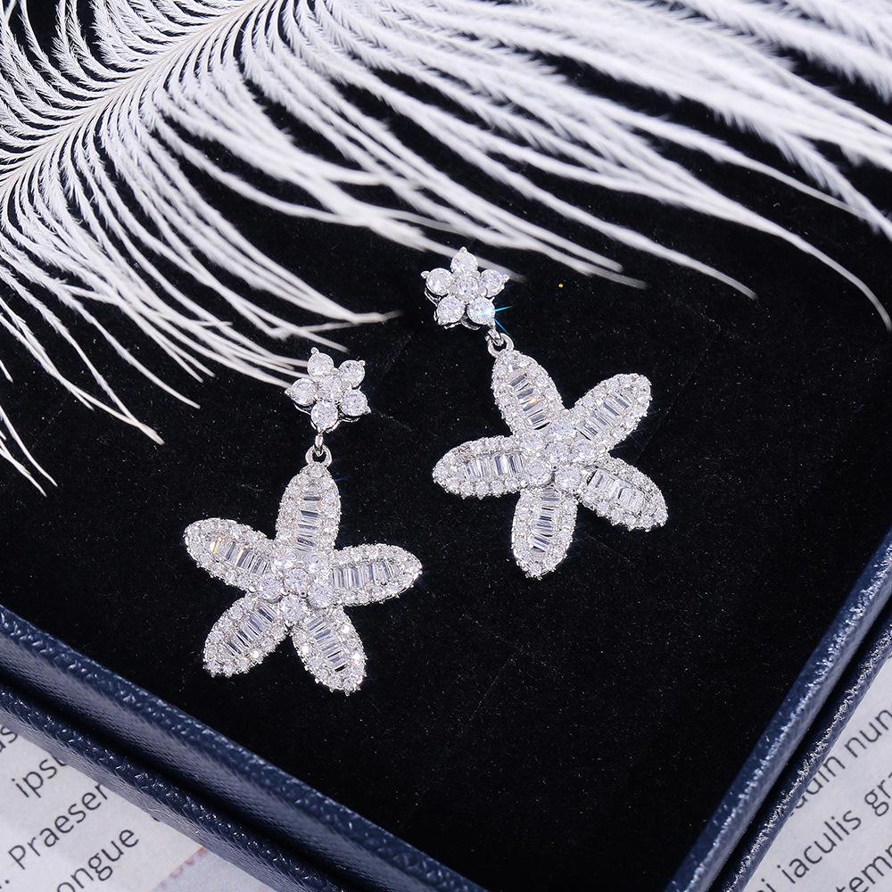 Korean Sweet Temperament Girl Zircon Flower Earrings Elegant Temperament Design Sense Shiny Personality High-end Accessories