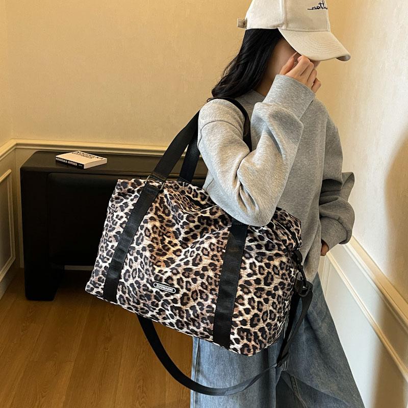 Large Capacity Women's Sports Fitness Bag Leopard Print Design Weekender Overnight Bag Portable Business Travel Bag