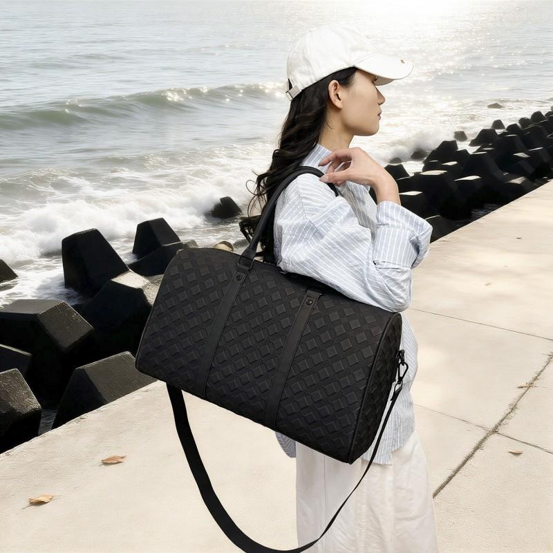 Large Capacity Travel Gym Shoulder Bag With Grid PU Leather Water Resistant Minimalist Crossbody Men Women