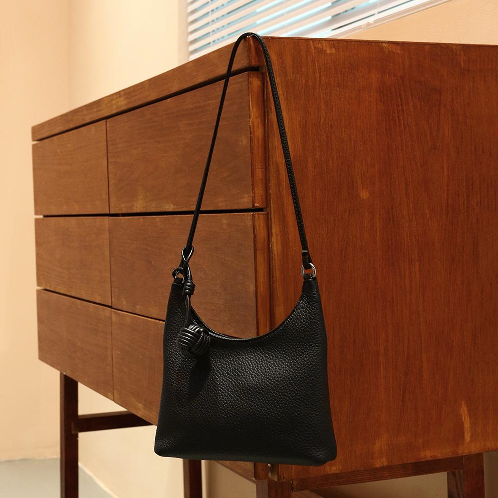 

French underarm bag women s fashion versatile can OEM embossed logo leather women s bag