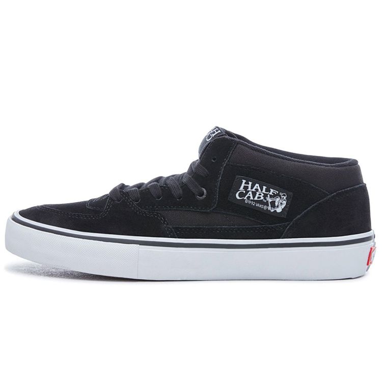 

Черные кроссовки унисекс Vans Half Cab Pro белые VN0A38CPB8C