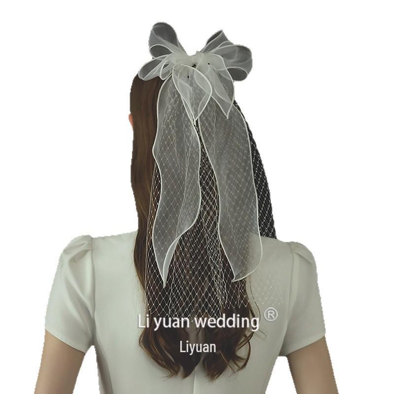 Kurzer Brautschleier im koreanischen Stil mit Spitze und Schleife