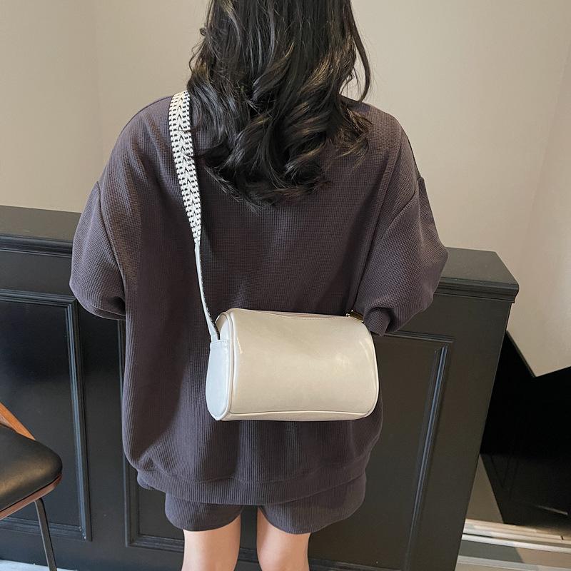 New shoulder bag fashion messenger bag versatile casual large-capacity commuter bag