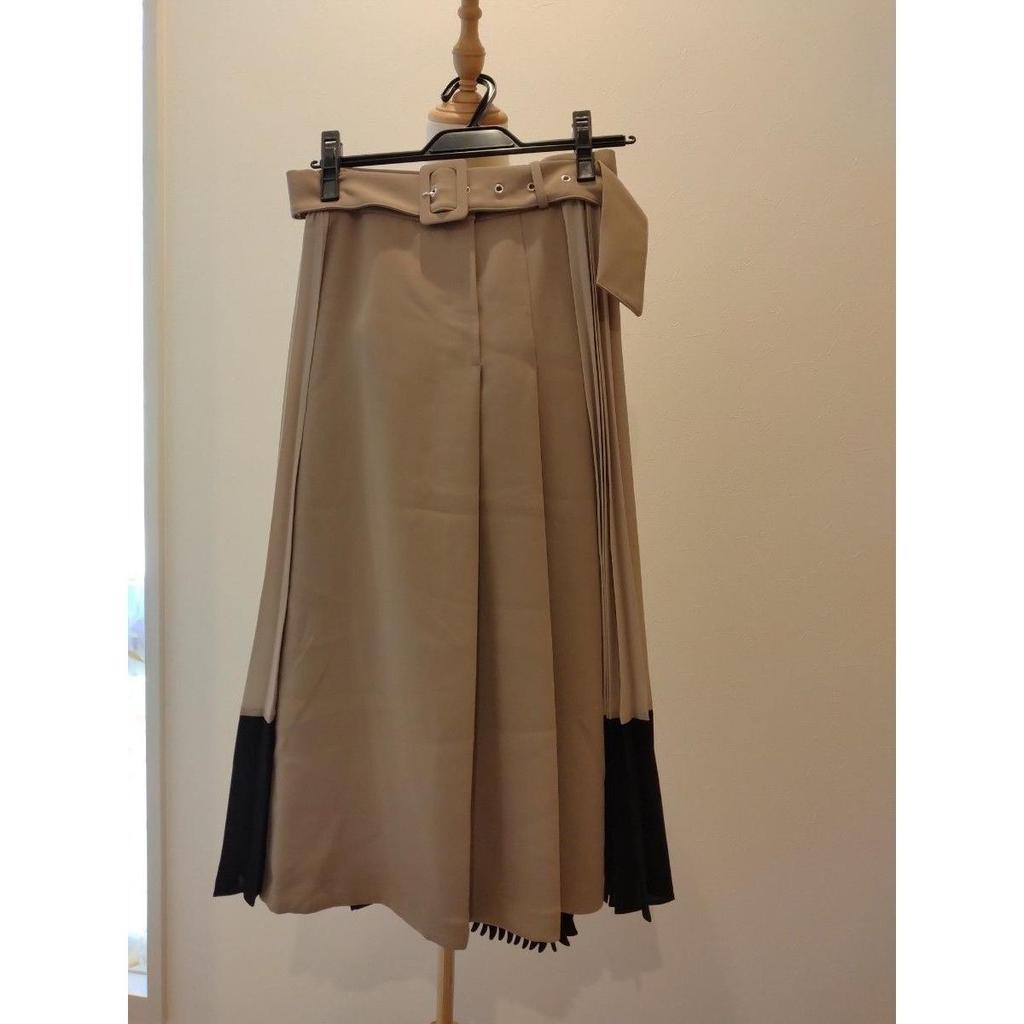 Used Grand Table Pleated Skirt