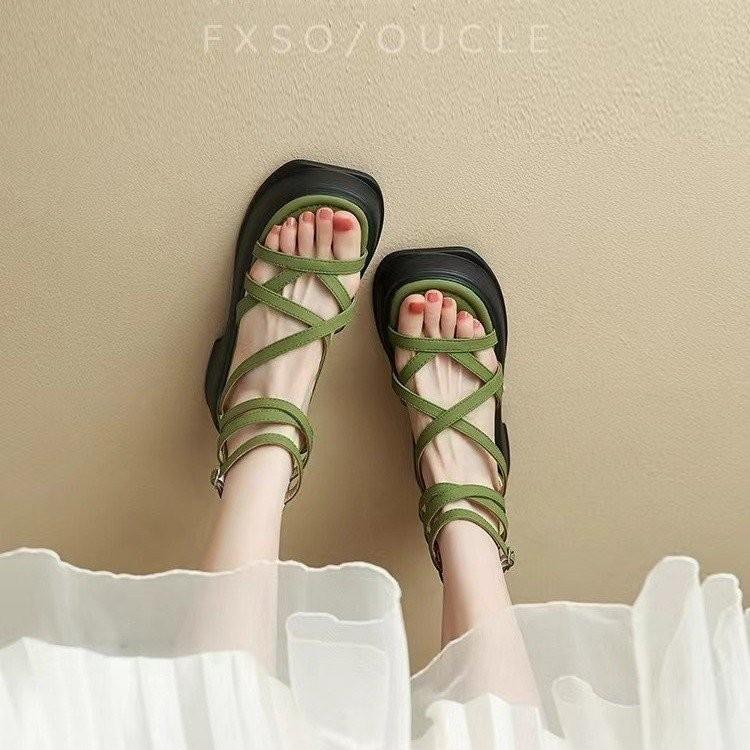 2025 Summer New Thick Soled Sandals for Women Comfortable High End Versatile Breathable for Wearing Outside