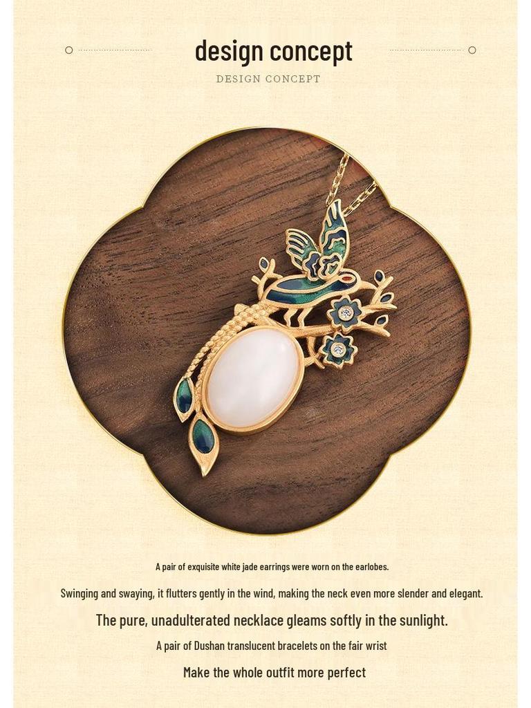 Klassischer Cloisonné Elster Anhänger mit vergoldetem Kupfer und Jade Akzenten