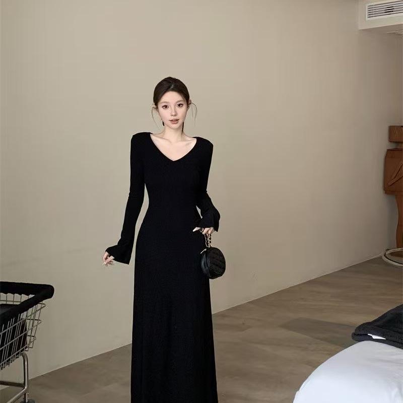 2026 V-Neck Long Sleeve Knit Dress - Women's Slimming Black, Spring/Autumn/Winter