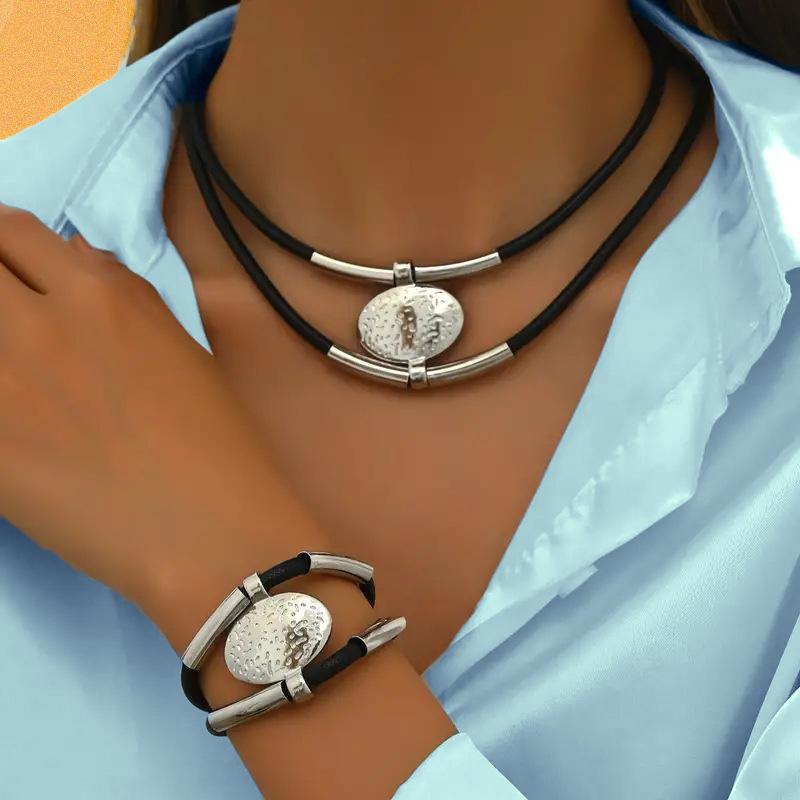 2Pcs/Set Vintage Elliptical Pendant Necklace Large Necklace Chain Choker New Necklace Pendant