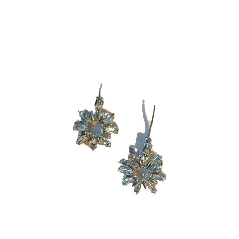 Elegant and High-end Sense of Brilliant Zircon Ice Flower Six-pointed Star Stud Earrings