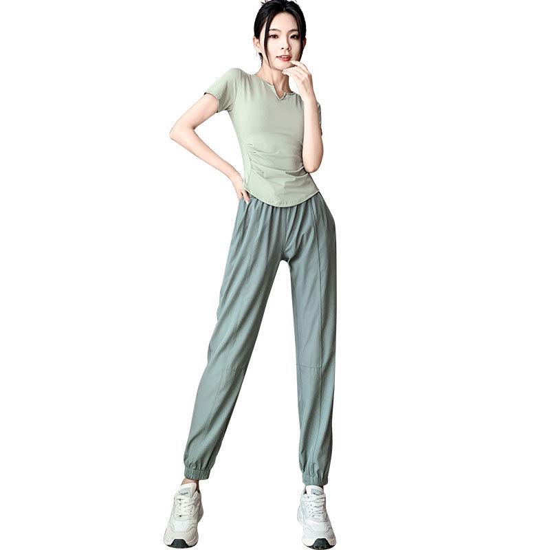 Women's Quick-Dry Yoga Set: Short Sleeve & Pants with Chest Pad for Summer 2025 Morning Runs