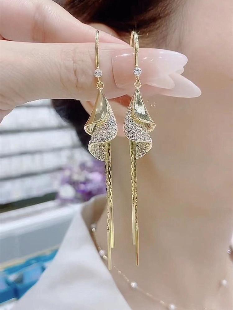 1Pair of Long Fringed Temperament Fashion Earrings, Unique Design, High-end Full Diamond Spiral Earrings for Women