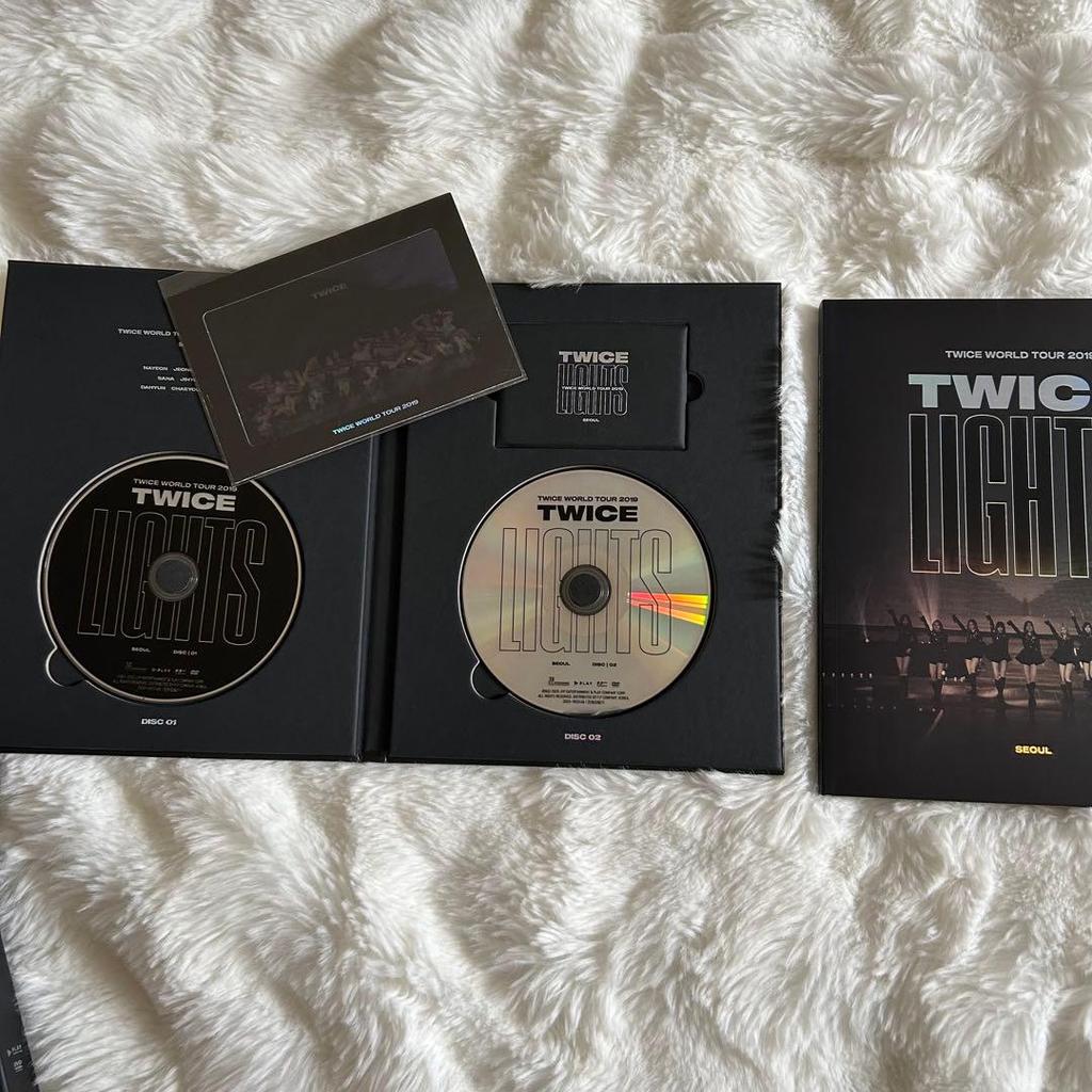 [USED] TWICE WORLD TOUR 2019 LIGHTS DVD