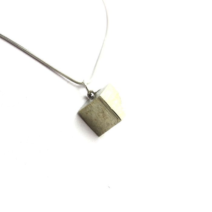 Collier Pyrite brut 19.7 carats