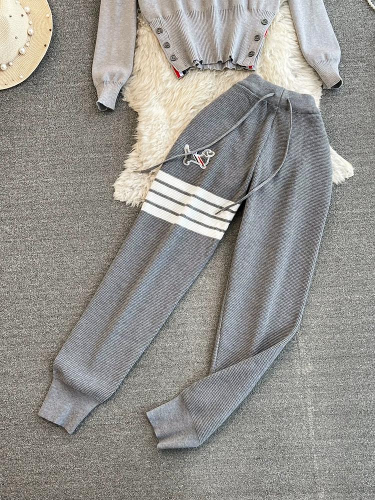 Jaro Podzim Ženy Pletený svetr Pruhované tepláky Módní Kreslený Psí výšivka Pulovr Topy a délka ke kotníkům Dvoudílná sada kalhot