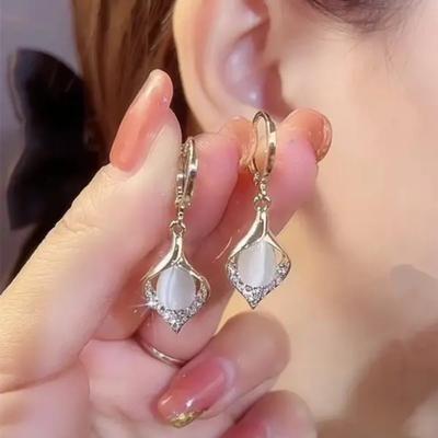 Angel's Eye Versatile Light Luxury Cat's Eye Stone Earrings for Women Japan and South Korea Fashion Network Popular High End Temperament Earrings
