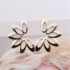 Hollow Flower Smooth Metal Golden Drop Earrings for Women Personality Fashion Geometry Charm Ear Jewelry Pendientes
