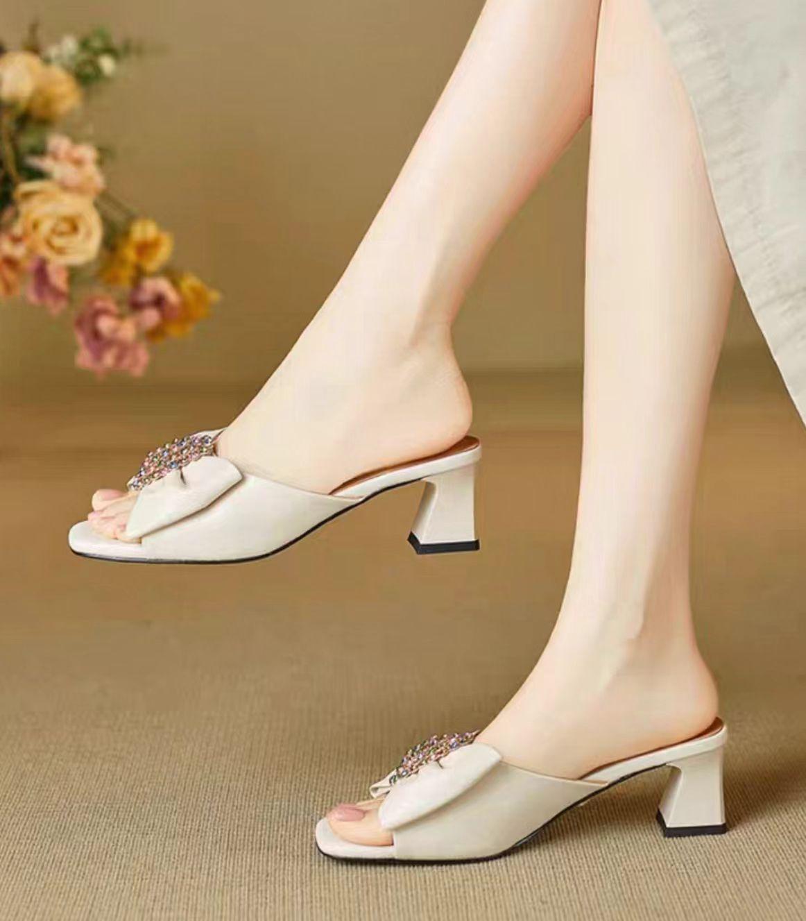 

New French bright diamond high-heeled sandals in summer 2025, French fashion casual medium-heeled high-heeled cool slippers 35