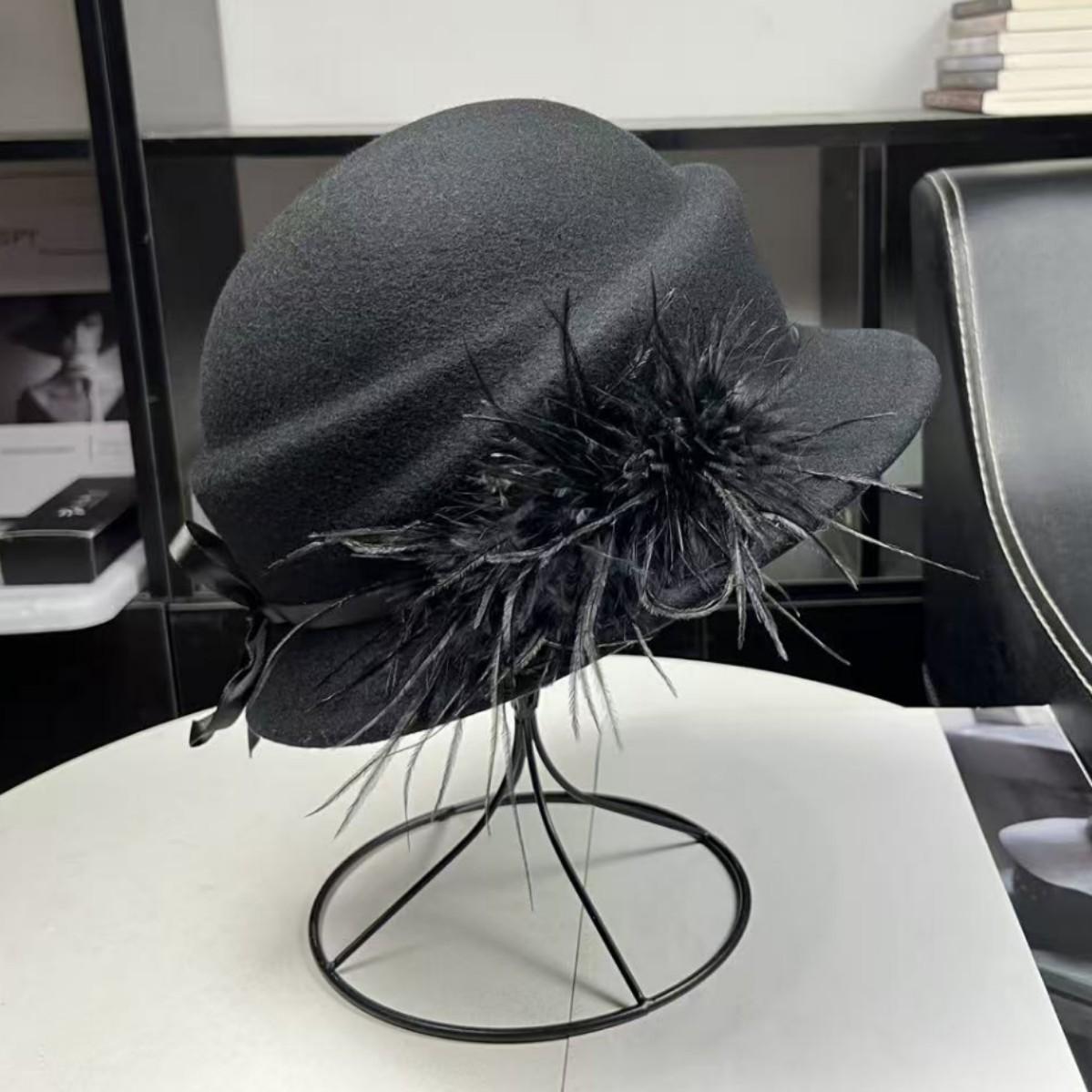 

Light luxury celebrity Hepburn style small brim wool woolen small pot hat women s autumn and winter Korean version Japanese versatile face small beret One size fits all чёрный