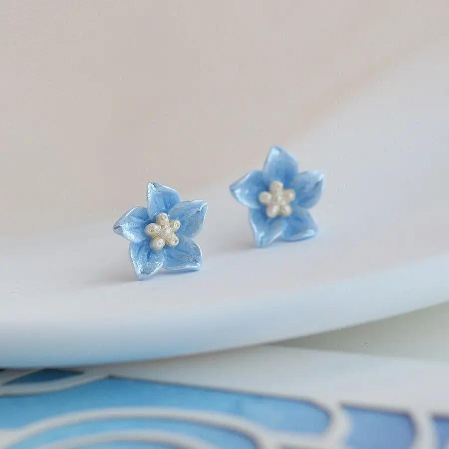 

Resin White Blue Camellia Stud Earring for Women New Trend Sweet Zircon Accessory Wholesale Wedding Christmas Gift